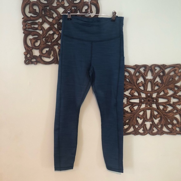 Athleta Ultimate Stash Pocket 7/8 Tights - Picture 2 of 6